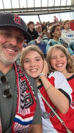 Gezocht. 2 Seizoenskaarten op naam Feyenoord gezinsvak., Tickets en Kaartjes, Seizoenskaart, Twee personen, Mei