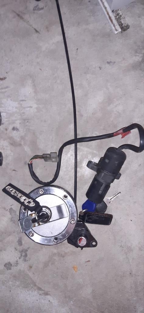 Aprilia rsv tuono slotenset gen1 evt met tankdop, Ophalen of Verzenden