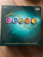 Knowing me Knowing you - Gezelschapsspel, Hobby en Vrije tijd, Gezelschapsspellen | Bordspellen, Een of twee spelers, Ophalen of Verzenden