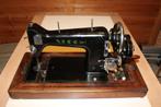 Antieke naaimachine Necchi met koffer 1924, Ophalen