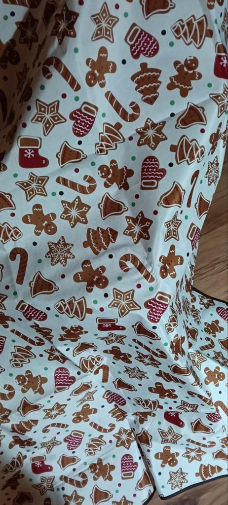 Kerst Tafelkleed met Gingerbread Motief, Huis en Inrichting, Tafelkleden, Nieuw, Rechthoek, Binnen, Ophalen