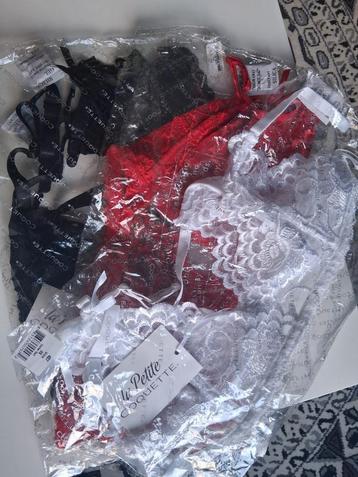 3 Kanten Jarretelgordels - Wit, Rood & Zwart beschikbaar voor biedingen