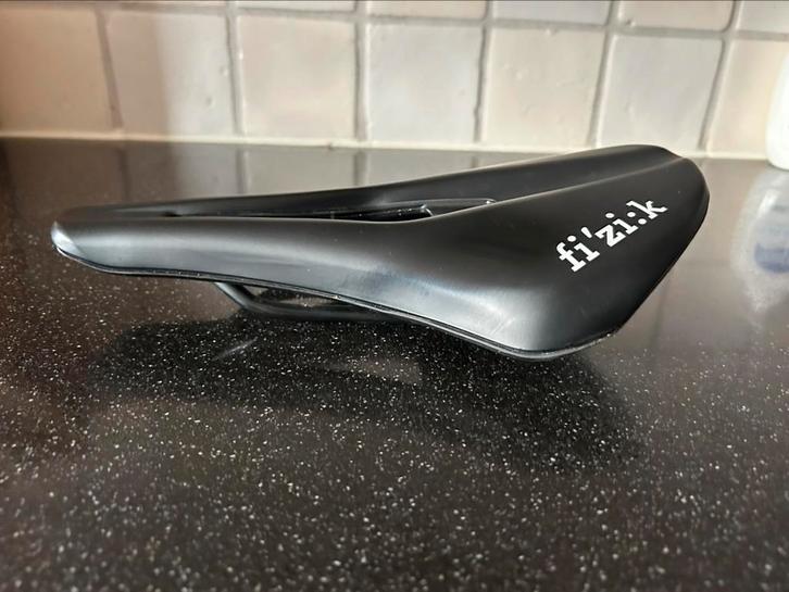 Te koop Fi’zi:k Tempo 150 mm zadel, Fietsen en Brommers, Fietsonderdelen, Zo goed als nieuw, Racefiets, Zadel, Ophalen of Verzenden