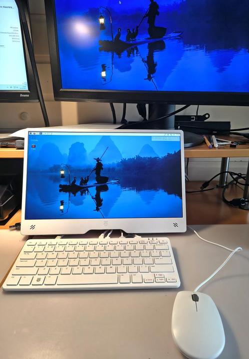 Raspberry p500 met Raspberry monitor, Hobby en Vrije tijd, Elektronica-componenten, Zo goed als nieuw, Ophalen of Verzenden