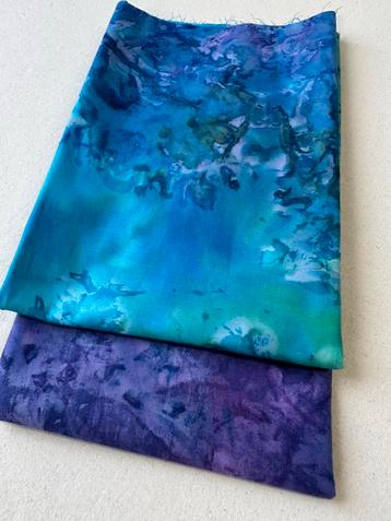 2 batik stijl lappen quilt stof blauw, paars, groen beschikbaar voor biedingen