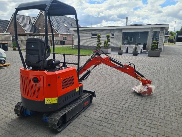Nw minikraan zwenkmast diesel incl 3 bakken 20,40,en 80 cm, Zakelijke goederen, Machines en Bouw | Kranen en Graafmachines, Graafmachine