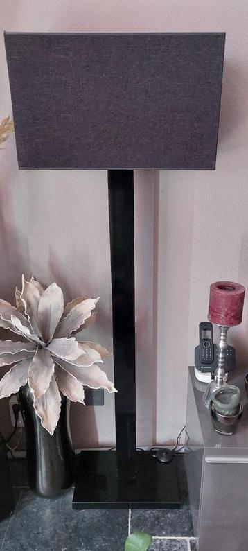 Set: staande lamp en tafellamp. Zwart. Zgan. beschikbaar voor biedingen