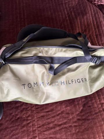 Reisset Tommy Hilfiger. Ideaal voor weekendje weg beschikbaar voor biedingen