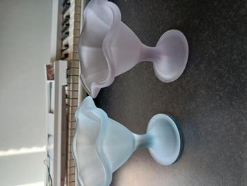 gratis 2 mooie ijscoupes beschikbaar voor biedingen