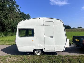 Vintage caravan in zeer goede staat beschikbaar voor biedingen