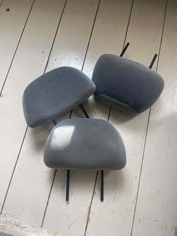 Drie hoofdsteunen Peugeot 306 beschikbaar voor biedingen