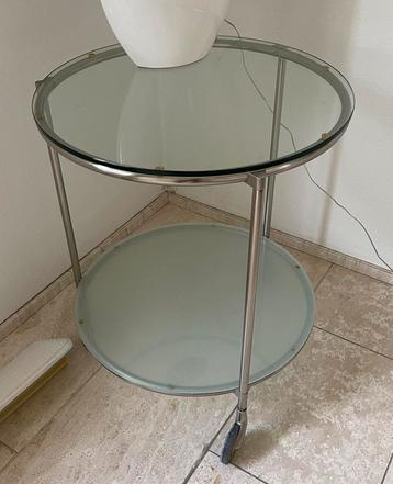IKEA bijzettafel – stijlvol en praktisch beschikbaar voor biedingen