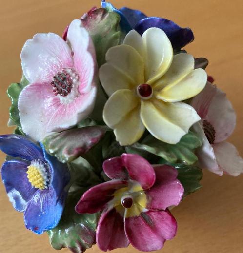 Aynsley Porseleinen Bloemstuk Handgemaakt & Handbeschilderd, Verzamelen, Porselein, Kristal en Bestek, Zo goed als nieuw, Beeldje(s)