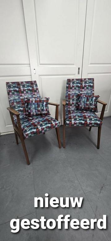 Twee Fauteuil's nieuw gestoffeerd  beschikbaar voor biedingen