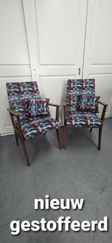 Twee Fauteuil's nieuw gestoffeerd, Huis en Inrichting, Fauteuils, Zo goed als nieuw, Hout, Stof, 50 tot 75 cm, Minder dan 75 cm