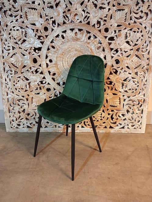 Nieuwe set van 4 eetkamerstoelen adore velvet groen nu €130, Huis en Inrichting, Stoelen, Nieuw, Vier, Hout, Kunststof, Metaal