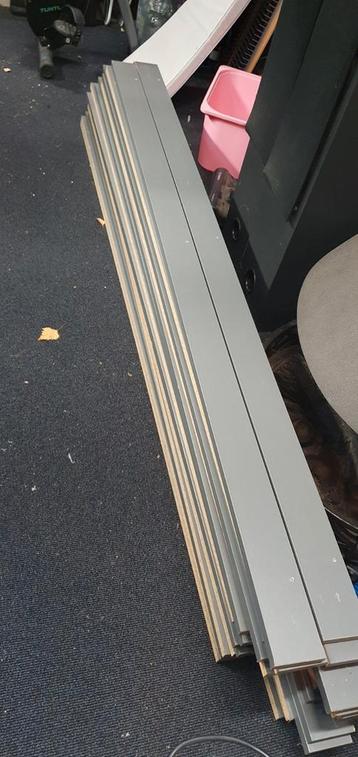 planken met plastic 192x8 cm 18 mm dik beschikbaar voor biedingen