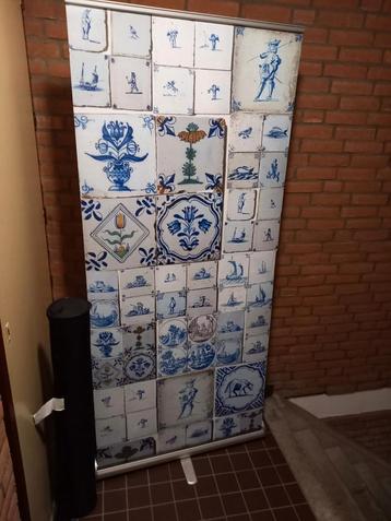 Roll-up banner met Delftsblauwe wandtegels

met opbergtas

 beschikbaar voor biedingen