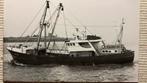 Visserij Trawler UK 2 Adriaantje 1973 van Duijvendijk, Ophalen of Verzenden