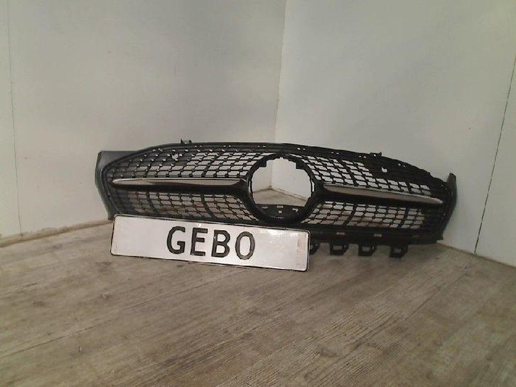 GRILLE Mercedes-Benz CLA (118.3) (01-2019/-) (A1188880000), Auto-onderdelen, Carrosserie en Plaatwerk, Mercedes-Benz, Gebruikt