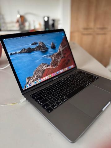 MacBook Pro 13 inch (2017) – 2,3 GHz i5 – 8GB RAM –128GB SSD beschikbaar voor biedingen