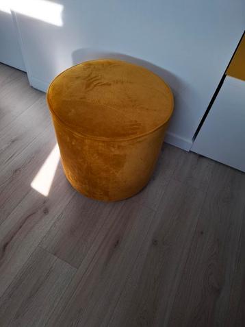Woood okergele velvet poef als nieuw beschikbaar voor biedingen