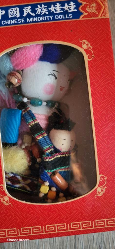Echt Chinees Poppetje in Doos, Verzamelen, Poppen, Zo goed als nieuw, Pop, Ophalen