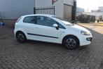Fiat Punto 1.2 51KW/69PK 3DR Grande 2011 Wit NIEUWE APK, Voorwielaandrijving, 40 €/maand, 1242 cc, 4 cilinders