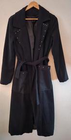 Leuke lange zwarte wollen jas met strasssteentjes mt 38, Ophalen of Verzenden, Maat 38/40 (M), Zwart