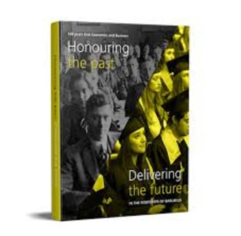 Honouring the past, delivering the future; In the footsteps, Boeken, Geschiedenis | Vaderland, Zo goed als nieuw, 20e eeuw of later