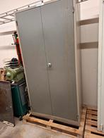 Stalen kast, Ophalen