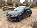 Volkswagen Polo 1.4 63KW AUT 2011 Zwart, Auto's, Stof, 40 €/maand, Zwart, 4 cilinders