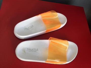 Badmode slippers Truffle Collection oranje wit NIEUW beschikbaar voor biedingen