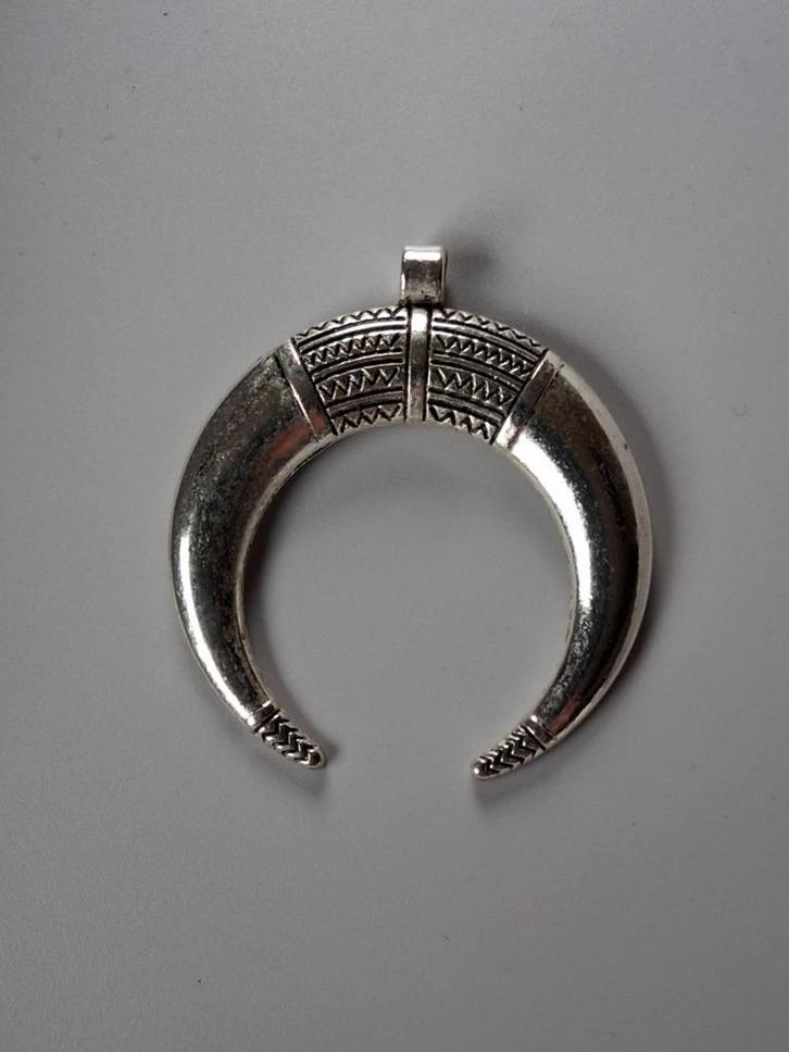 hanger zilverkleurig Celtic Cresend Moon, Sieraden, Tassen en Uiterlijk, Kettinghangers, Nieuw, Overige materialen, Zilver, Ophalen of Verzenden