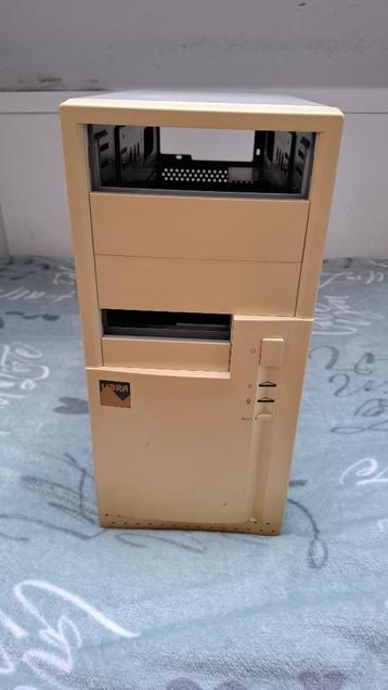Lege stevige AT pc kast, met handige moederbord tray beschikbaar voor biedingen
