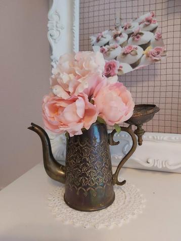 Antiek brocante koffiekan theekan kannetje vaas reliëf antie beschikbaar voor biedingen