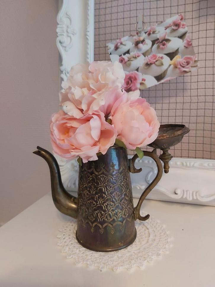 Antiek brocante koffiekan theekan kannetje vaas reliëf antie, Huis en Inrichting, Woonaccessoires | Kunstplanten en Kunstbloemen