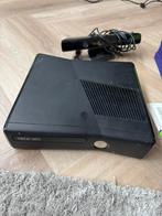 Xbox 360 - 2 controllers - kinect - 13 spellen, Ophalen of Verzenden, Zo goed als nieuw, 250 GB, Met 2 controllers