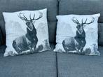 Kussen hert 2 stuks, Huis en Inrichting, Woonaccessoires | Kussens, Ophalen of Verzenden, Zo goed als nieuw, Vierkant