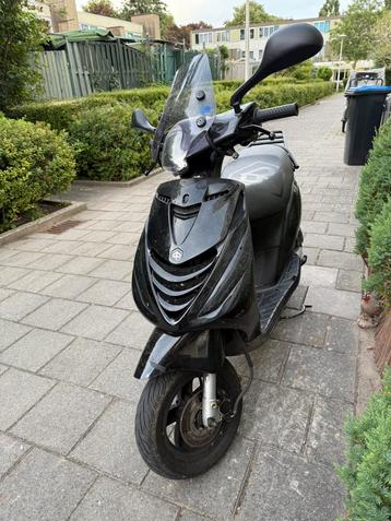 Piaggio Zip 2013 – 12.xxx km – Veel extra’s – Rijdend beschikbaar voor biedingen