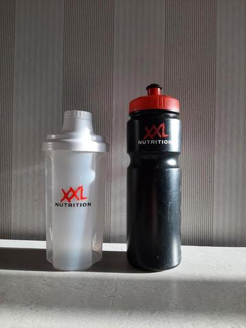 Nutrition XXL bekers flessen shaker
2 stuks niet gebruikt. beschikbaar voor biedingen