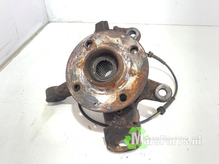 Fusee rechts-voor van een Toyota Aygo, Auto-onderdelen, Ophanging en Onderstel, Toyota, Gebruikt, 3 maanden garantie, Ophalen of Verzenden