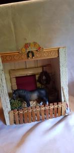 hout paardenstal met paard,met plastic ruit 21 x 21 x 13 cm, Verzenden, Zo goed als nieuw