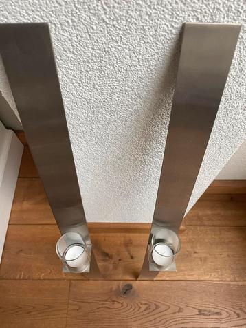 2 Metalen Windlichten met Glaasjes 80 cm beschikbaar voor biedingen