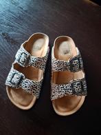 Bijna nieuwe slippers met 2 gespen - maat 37, Ophalen of Verzenden, Zo goed als nieuw, Bruin