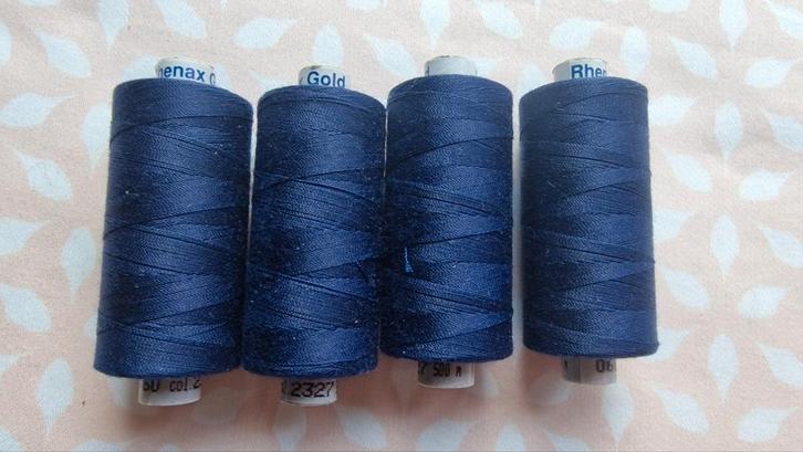 Naaigaren. Garen. Donkerblauw, Hobby en Vrije tijd, Naaien en Fournituren, Nieuw, Garen of Naald(en), Ophalen of Verzenden