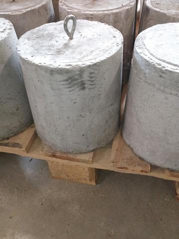 Betonnen Gewichten met Oog beschikbaar voor biedingen