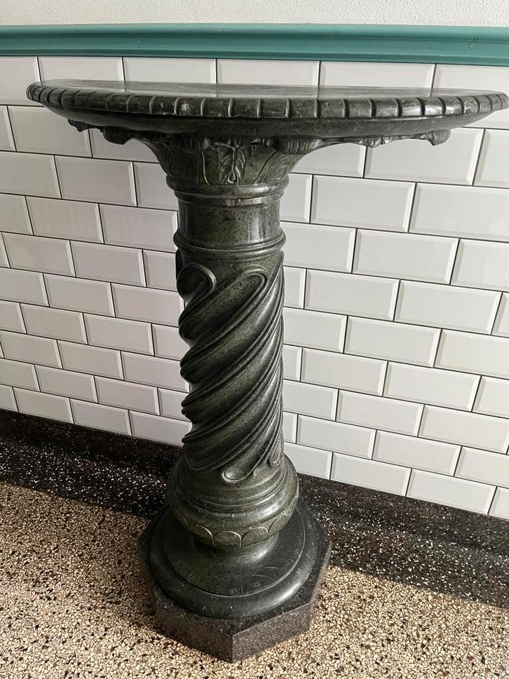 Antieke originele 18e eeuwse marmeren zuil / sokkel, Huis en Inrichting, Woonaccessoires | Zuilen en Pilaren, Gebruikt, Ophalen
