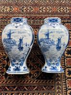 set van 2 Delfts blauwe VAZEN “/Delft dec 501 MOSA begin ‘20, Antiek en Kunst, Antiek | Vazen, Ophalen of Verzenden