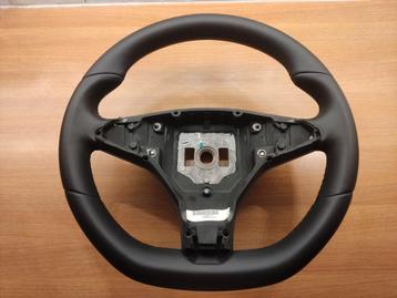 Tesla model S stuur gereviseerd.  beschikbaar voor biedingen
